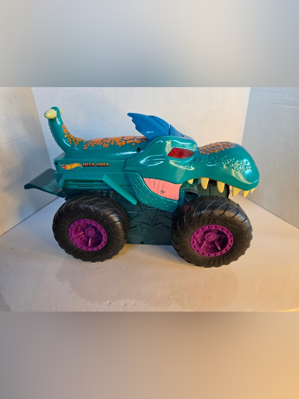 Hot Wheels Monster Trucks Mega Wrex Car Chompin Giant Vehicle Lights & Sound